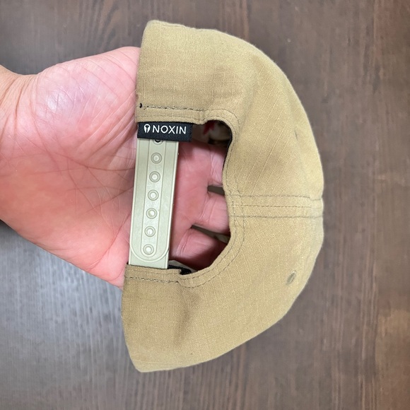 Nixon Snap Back - Picture 2 of 2